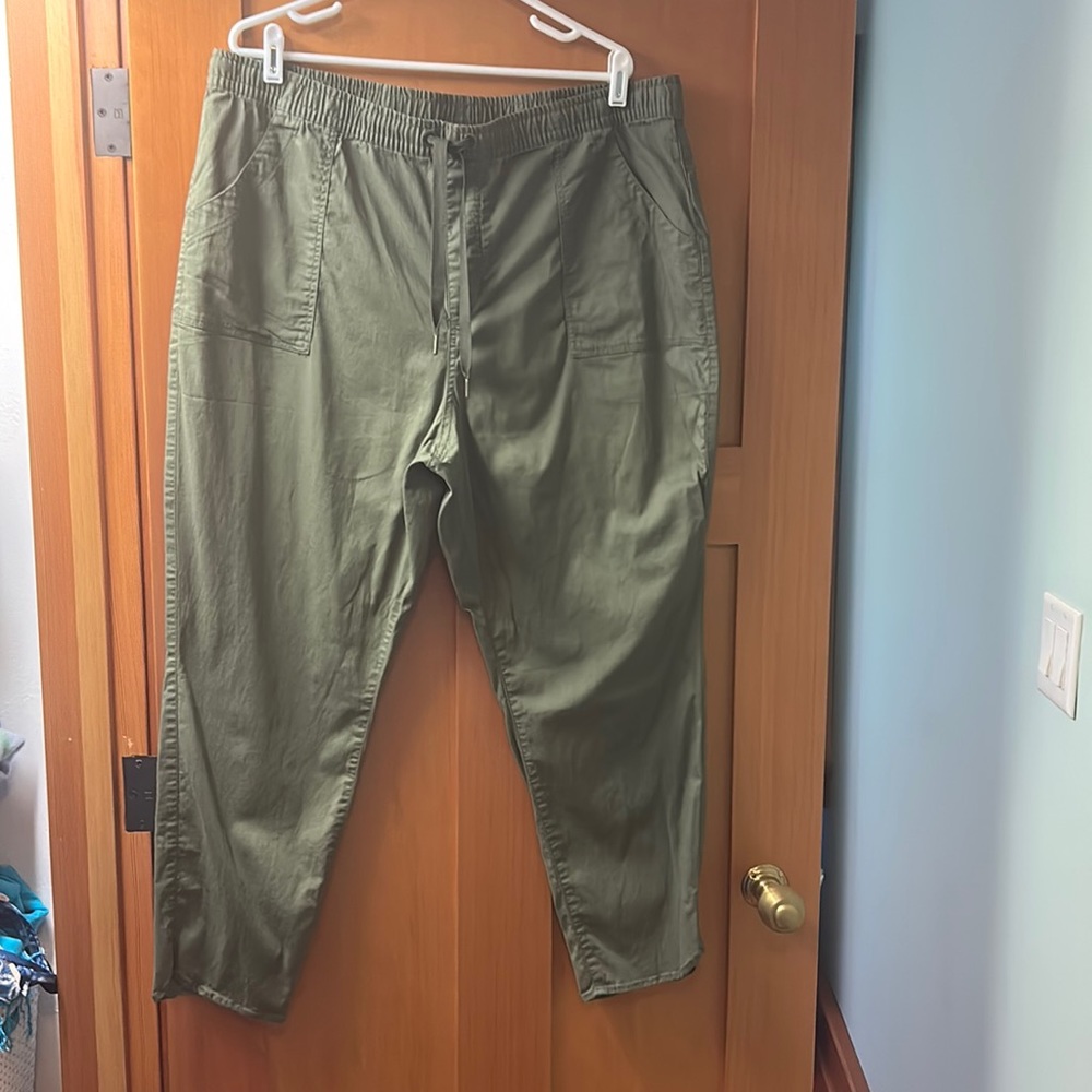 LL Bean Comfort Straight Leg Ankle Pants